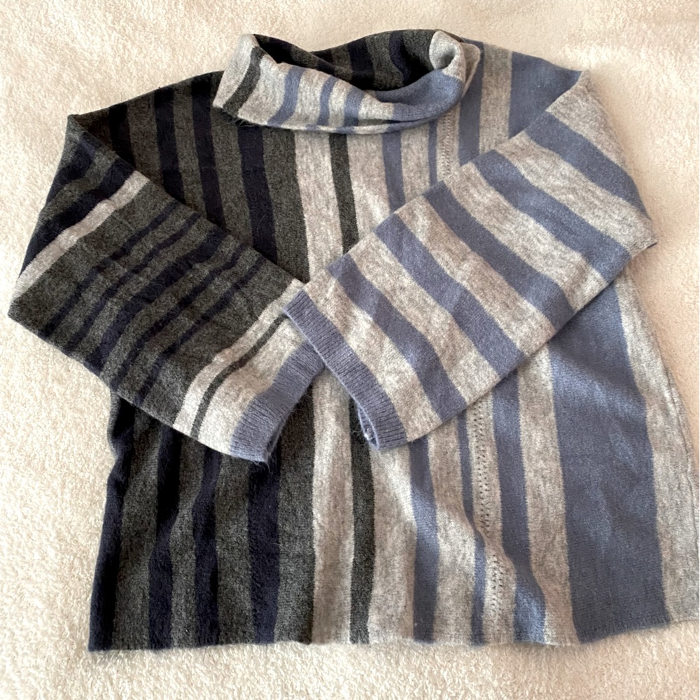 Sioni Women's Striped Cowl Neck Sweater in Gray and Blue